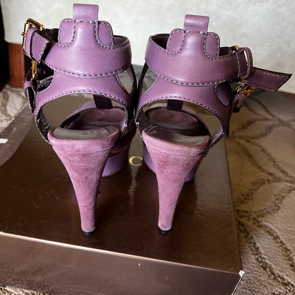 GUCCI " IMAN " Runway Purple Leather T Strap Double Buckle Sandals 37.5 Preowed - Picture 3 of 12